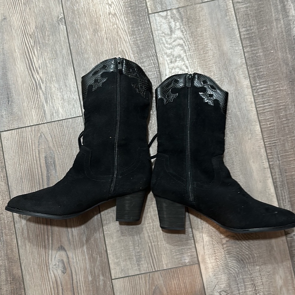 SHIBEVER Cowboy Cowgirl boots fit women. Western, suede, chunky high heel